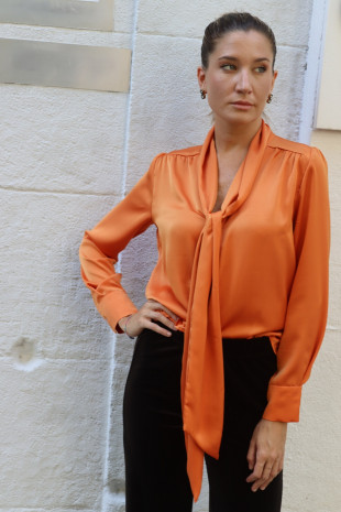 Goya camisa naranja tostado