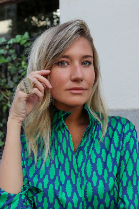 Camisa Villanueva verde con nudo azul marino