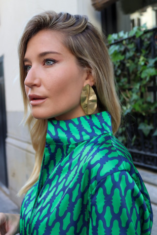 Camisa Villanueva verde con nudo azul marino